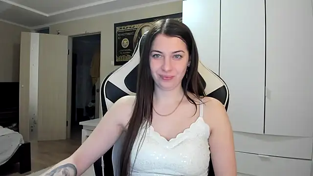 Snapshot of EmiLovsi chatting on 02/03/26, 08:36 EmiLovsi online show from 02/03/26, 08:36