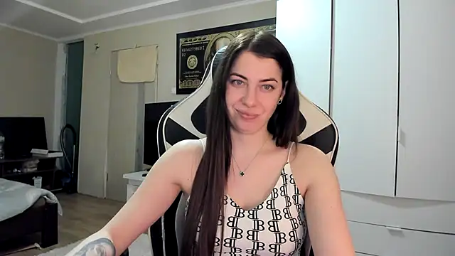 Snapshot of EmiLovsi chatting on 03/05/26, 07:21 EmiLovsi online show from 03/05/26, 07:21