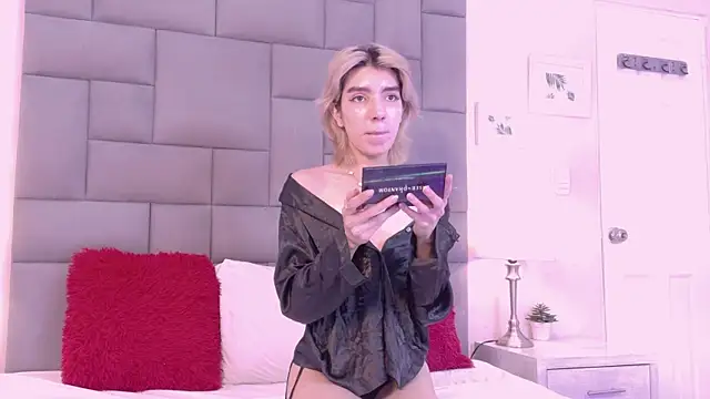 Snapshot of Noah_Bells chatting on 12/15/25, 11:47 Noah Bells online show from 12/15/25, 11:47