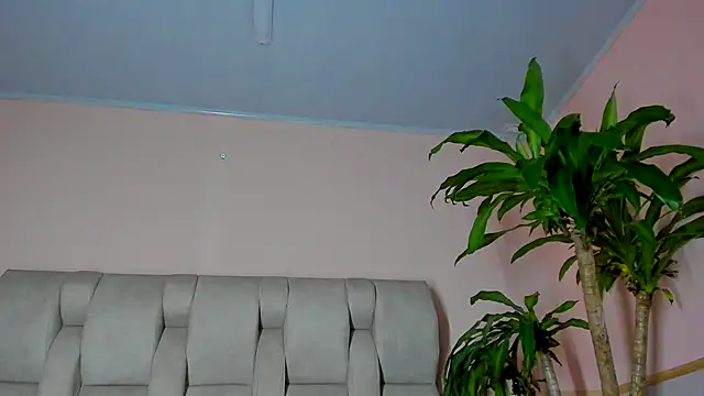 Snapshot of megann_hill_ chatting on 09/20/25, 01:12 megann hill  online show from 09/20/25, 01:12