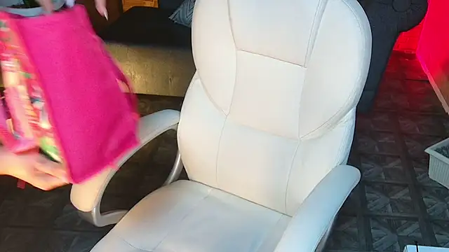 Snapshot of megann_hill_ chatting on 10/09/25, 12:14 megann hill  online show from 10/09/25, 12:14