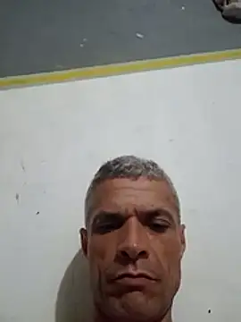 Snapshot of BrenoAvelar chatting on 04/23/26, 03:41 BrenoAvelar online show from 04/23/26, 03:41
