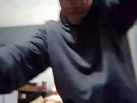 Snapshot of BrenoAvelar chatting on 05/04/26, 11:50 BrenoAvelar online show from 05/04/26, 11:50