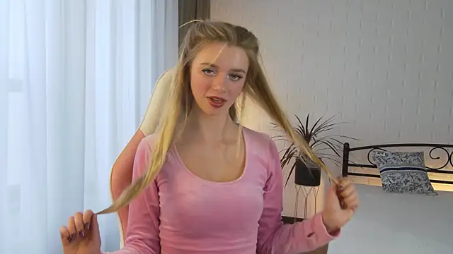 KelsiWest online show from 10/02/25, 01:40