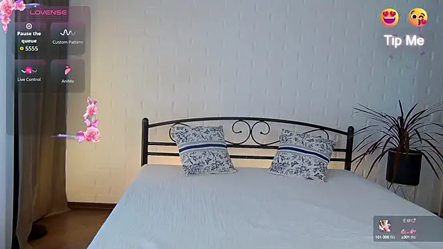 KelsiWest online show from 10/05/25, 01:31