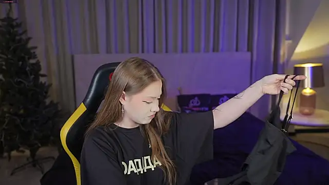 Esmie Smile online show from 01/14/26, 12:05