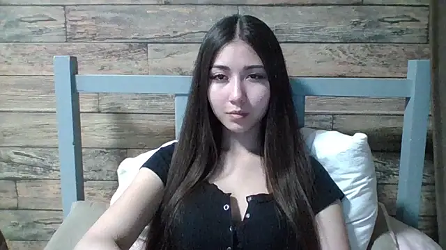 Snapshot of Virginia_Hicks chatting on 09/17/25, 05:36 Virginia Hicks online show from 09/17/25, 05:36