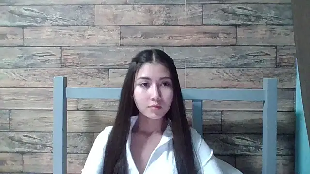 Snapshot of Virginia_Hicks chatting on 10/02/25, 07:21 Virginia Hicks online show from 10/02/25, 07:21