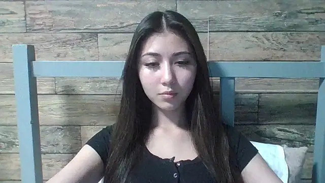 Snapshot of Virginia_Hicks chatting on 10/05/25, 05:33 Virginia Hicks online show from 10/05/25, 05:33