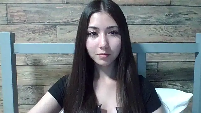 Snapshot of Virginia_Hicks chatting on 10/08/25, 06:16 Virginia Hicks online show from 10/08/25, 06:16