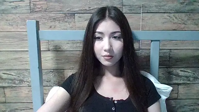 Snapshot of Virginia_Hicks chatting on 10/09/25, 03:21 Virginia Hicks online show from 10/09/25, 03:21