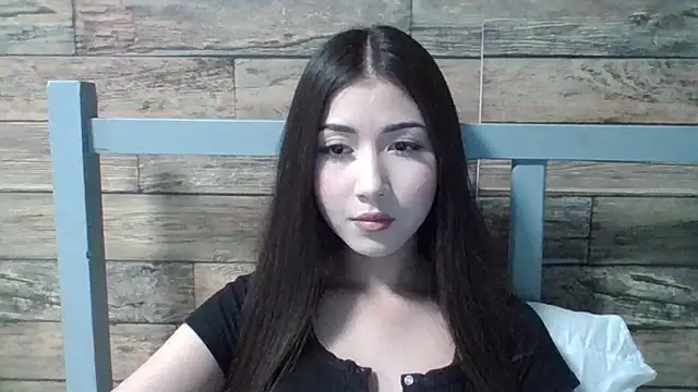 Snapshot of Virginia_Hicks chatting on 10/10/25, 01:32 Virginia Hicks online show from 10/10/25, 01:32