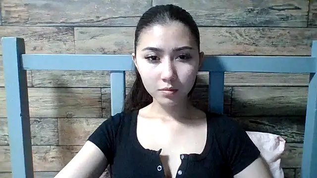 Snapshot of Virginia_Hicks chatting on 11/26/25, 05:47 Virginia Hicks online show from 11/26/25, 05:47