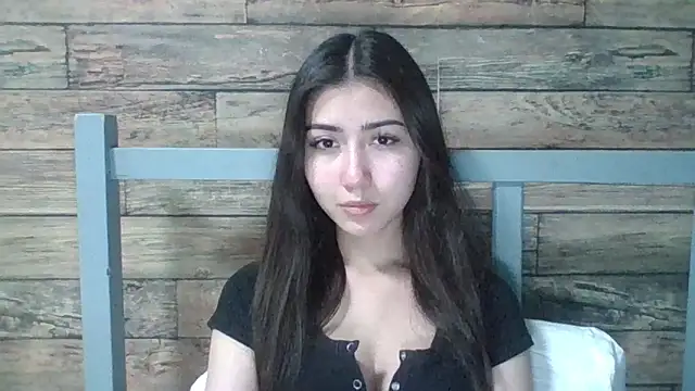 Snapshot of Virginia_Hicks chatting on 12/20/25, 04:14 Virginia Hicks online show from 12/20/25, 04:14