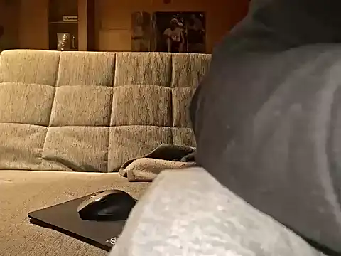 Snapshot of elsteff chatting on 10/10/25, 02:10 elsteff online show from 10/10/25, 02:10