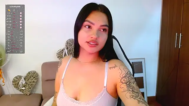 Snapshot of gaby_saikoz chatting on 10/14/25, 04:57 gaby saikoz online show from 10/14/25, 04:57