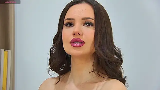 Snapshot of EmilyNovaa chatting on 03/17/26, 07:06 EmilyNovaa online show from 03/17/26, 07:06
