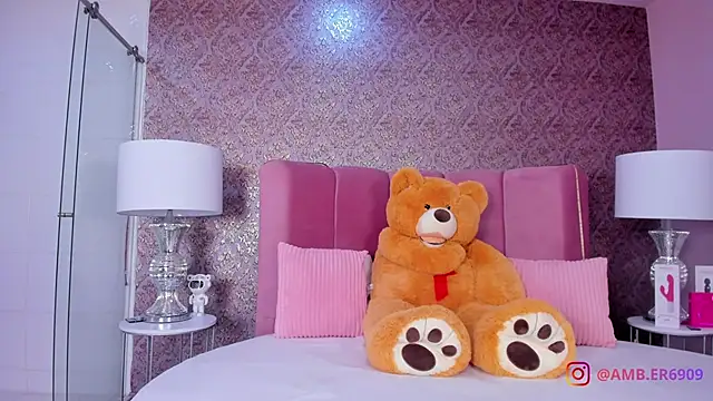 amber sparkle online show from 04/18/26, 12:42