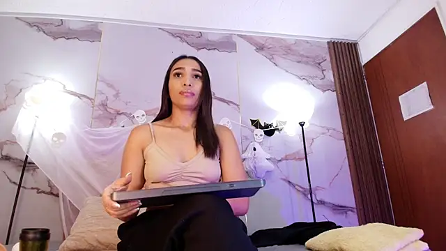 Snapshot of AlyaThompson chatting on 10/28/25, 03:43 AlyaThompson online show from 10/28/25, 03:43