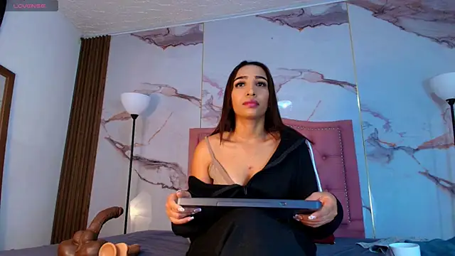 Snapshot of AlyaThompson chatting on 11/19/25, 04:01 AlyaThompson online show from 11/19/25, 04:01