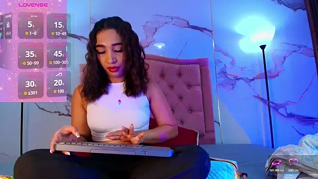 Snapshot of AlyaThompson chatting on 11/26/25, 05:08 AlyaThompson online show from 11/26/25, 05:08