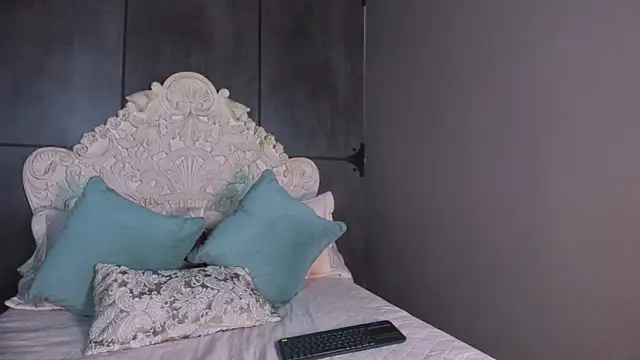 Snapshot of Charlottegray_1 chatting on 10/29/25, 12:18 Charlottegray 1 online show from 10/29/25, 12:18