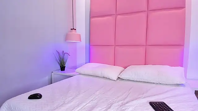 JulianaValencia online show from 03/06/26, 02:30