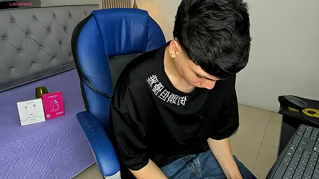 SamBlack  online show from 04/14/26, 04:02