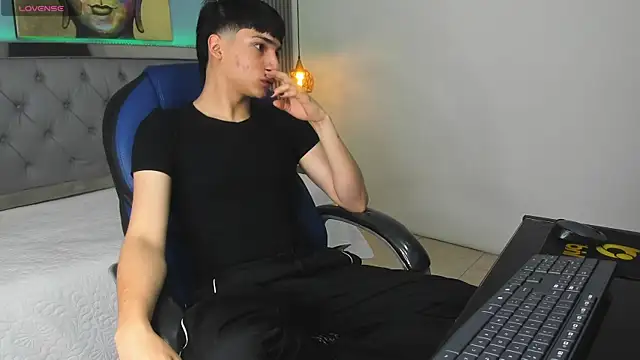Snapshot of SamBlack_ chatting on 06/23/26, 12:47 SamBlack online show from 06/23/26, 12:47