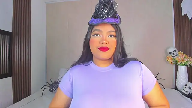 Snapshot of RileyDolly chatting on 10/28/25, 03:43 RileyDolly online show from 10/28/25, 03:43