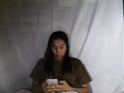 Snapshot of Asian_PrettyAle chatting on 02/27/26, 04:51 Asian PrettyAle online show from 02/27/26, 04:51