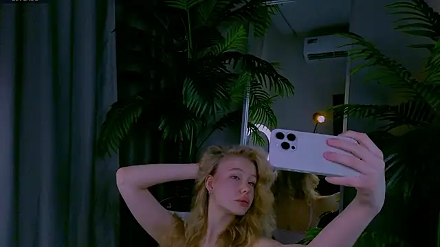 Snapshot of emilyshepar_d chatting on 03/18/26, 03:20 emilyshepar d online show from 03/18/26, 03:20