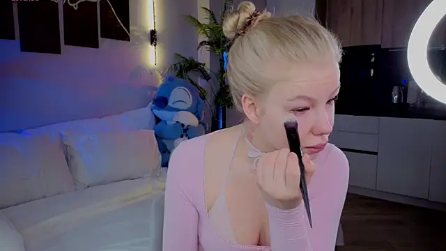 Snapshot of emilyshepar_d chatting on 04/15/26, 02:18 emilyshepar d online show from 04/15/26, 02:18