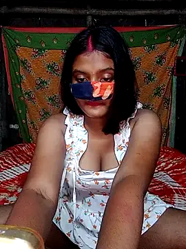 Snapshot of RAYI_Queen_4 chatting on 10/08/25, 04:15 RAYI Queen 4 online show from 10/08/25, 04:15