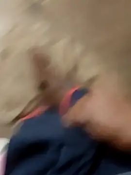 Snapshot of RAYI_Queen_4 chatting on 12/17/25, 04:24 RAYI Queen 4 online show from 12/17/25, 04:24