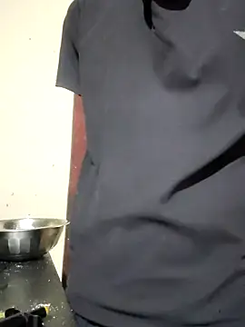 RAYI Queen 4 online show from 12/20/25, 12:56