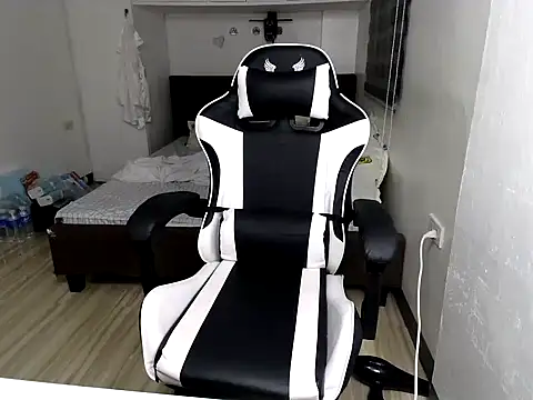 Snapshot of eattmebabyy chatting on 11/30/25, 11:58 eattmebabyy online show from 11/30/25, 11:58