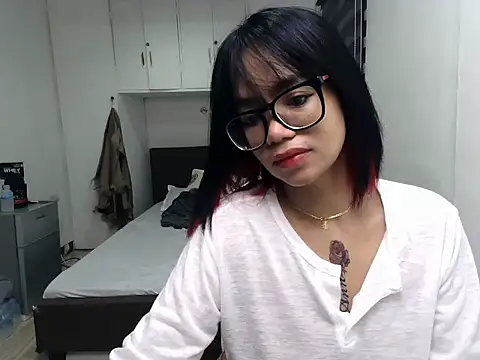 Snapshot of eattmebabyy chatting on 04/25/26, 11:24 eattmebabyy online show from 04/25/26, 11:24