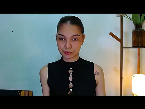 Snapshot of Mhinna chatting on 02/20/26, 10:16 Mhinna online show from 02/20/26, 10:16