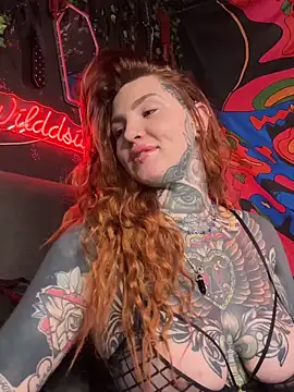 Snapshot of AlexandraWildd chatting on 12/23/25, 10:24 AlexandraWildd online show from 12/23/25, 10:24