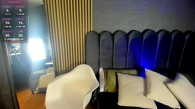 Snapshot of Gina_77 chatting on 11/04/25, 12:04 Gina 77 online show from 11/04/25, 12:04