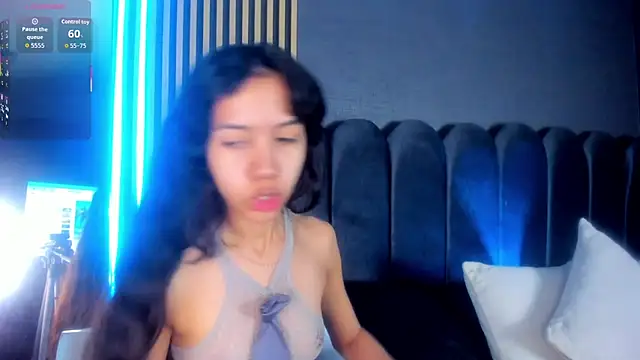 Snapshot of Gina_77 chatting on 11/13/25, 12:26 Gina 77 online show from 11/13/25, 12:26