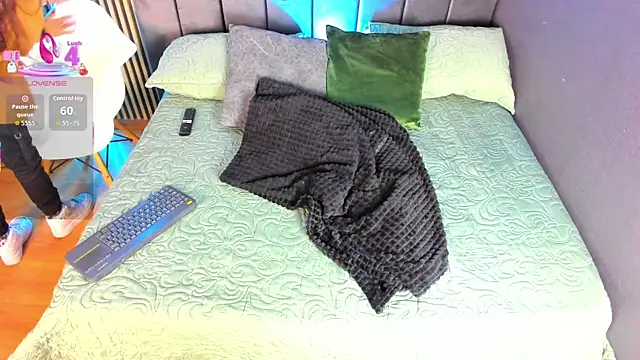 Snapshot of Gina_77 chatting on 12/05/25, 07:43 Gina 77 online show from 12/05/25, 07:43