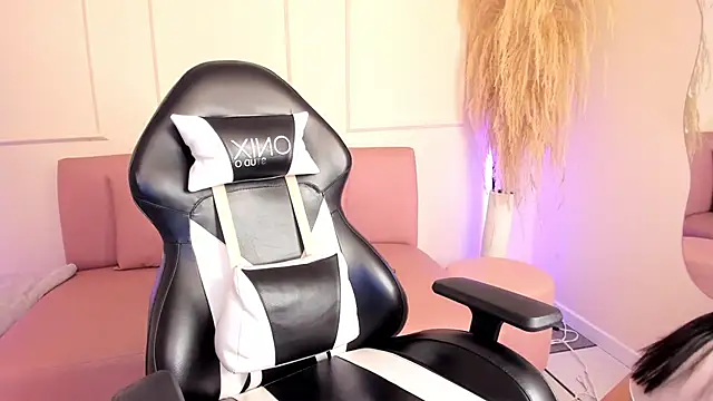 Lilily lv online show from 09/16/25, 12:17