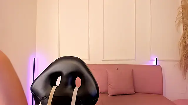 Lilily lv online show from 12/18/25, 12:22