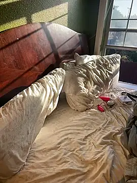 Snapshot of caramel__cremes chatting on 11/10/25, 02:16 caramel cremes online show from 11/10/25, 02:16