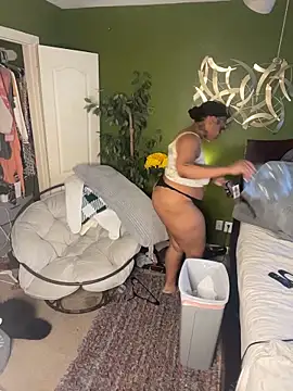 Snapshot of caramel__cremes chatting on 11/11/25, 06:52 caramel cremes online show from 11/11/25, 06:52