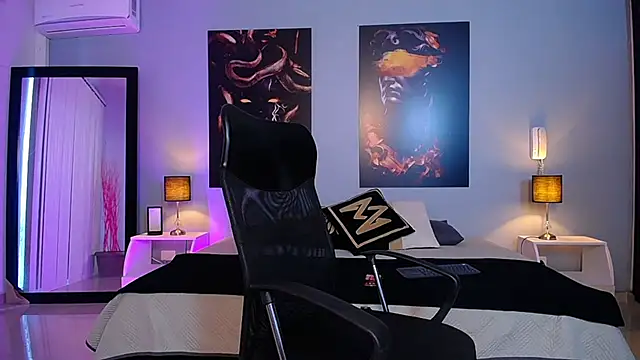 Snapshot of ChristopherBlack_ chatting on 09/17/25, 01:24 ChristopherBlack online show from 09/17/25, 01:24