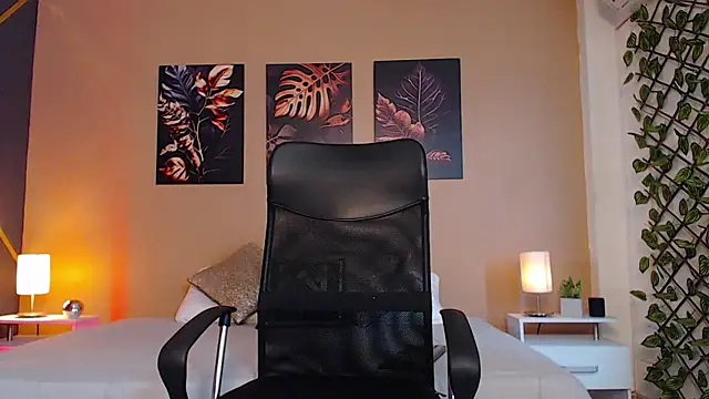 Snapshot of ChristopherBlack_ chatting on 10/14/25, 01:34 ChristopherBlack online show from 10/14/25, 01:34