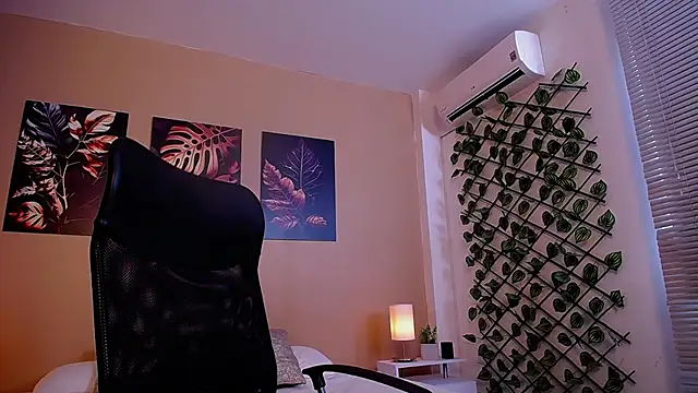 Snapshot of ChristopherBlack_ chatting on 11/05/25, 01:11 ChristopherBlack online show from 11/05/25, 01:11